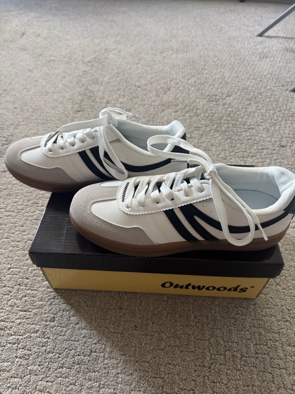 NWT Outwoods white with black sneaker size 10 with box